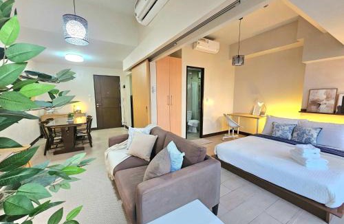 Legazpi Village Apartment | Japandi Zen 1BR Greenbelt Hamilton