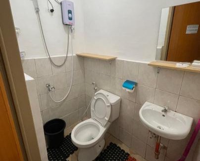 Diliman Apartment | JT RESIDENCES QC SANITIZE GAMES FIBER INTERNET NETFLIX THOUSAND CABLE TV hotel Quezon ave
