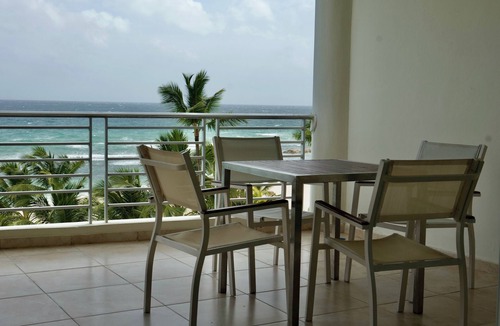 Villa Aura Apartment | JuanDolio+SeaView+Cozy-2Br+3Bds+6Pax-/WiFi-Open Kitchen-/FrontBeach