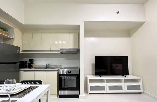 Legazpi Village Condo | KL Tower - Nicely Furnished 1BR near Greenbelt Mall Makati City