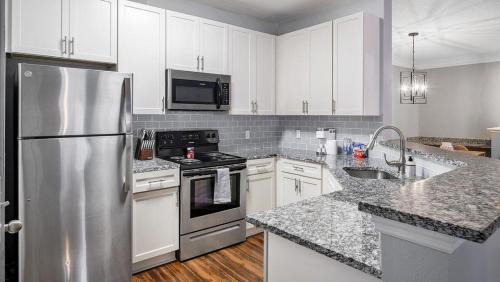 Sand Ridge Apartment | Landing Modern Apartment with Amazing Amenities (ID3722X1)