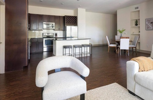 Klein Apartment | Landing | Spectacular 2BD, Gym, Clubhouse