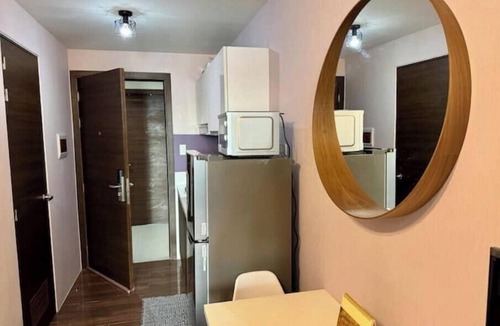 San Antonio Apartment | Large Family stay central Makati swim gym park 300