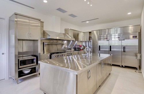Punta Cana Villa | Las Palmas 3: Luxury retreat w/pool, Jacuzzi, games, golf carts & full staff