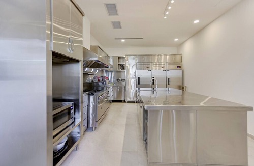 Punta Cana Villa | Las Palmas 3: Luxury retreat w/pool, Jacuzzi, games, golf carts & full staff