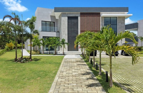 Punta Cana Villa | Las Palmas 4: Lux retreat w/pool, jacuzzi, games, full staff & golf carts