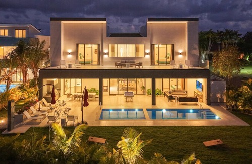 Punta Cana Villa | Las Palmas Mansion: Exclusive luxury retreat w/pools, Jacuzzis, games, staff & golf carts
