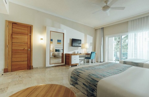 Los Brazos Hotel | Lifestyle Holidays Vacation Resort - Beach Studio - Confresi Palms