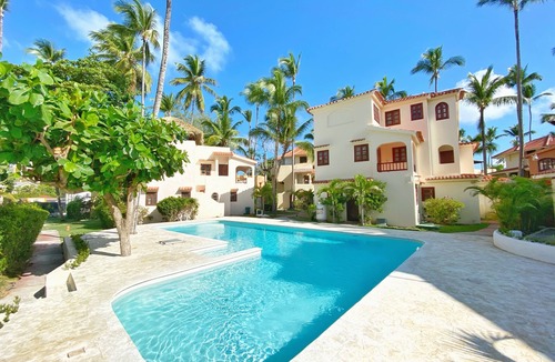 Bavaro Villa | Los Corales Beach Villa · Community Pool · Steps to the Beach · Bávaro