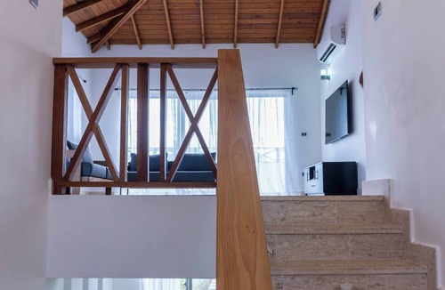 Sanchez Apartment | Love Nest: Romantic Suite with Pool nn