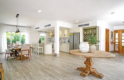 Los Maestros House | Luxe All-Inclusive Villa w/Private Pool & Hot Tub