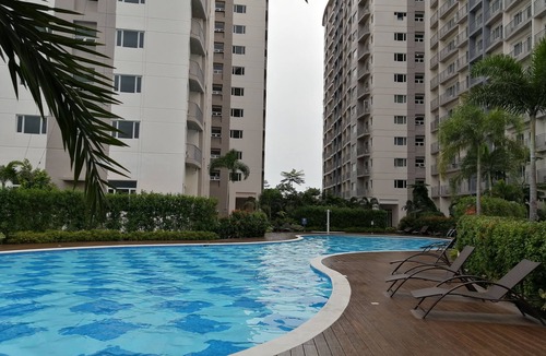 Las Pinas Condo | Luxe Living w/a panoramic view, Netflix, fast net and near to SM South Mall