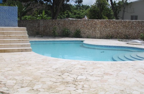Abreu Villa | Luxurious 5-bedroom villa with WiFi, Pool, Jacuzzi and AC enchanting Cabrera