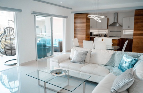 El Cortecito Condo | Luxurious & Cozy 2BR Condo 5 Minutes Walk to the Beach