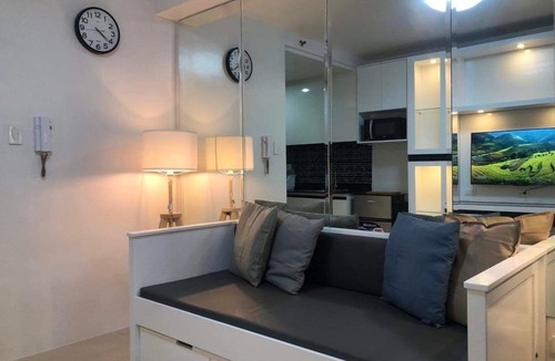 Paranaque Apartment | Luxurious Staycation for Less at Victoria's Suite