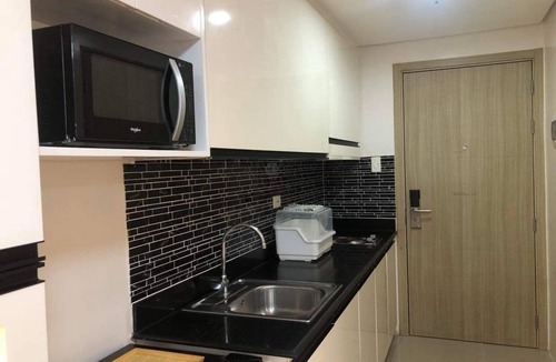 Paranaque Apartment | Luxurious Staycation for Less at Victoria's Suite