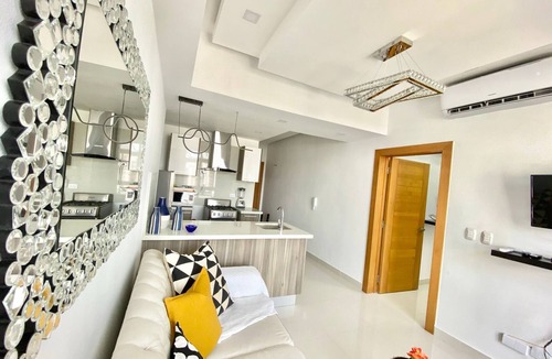 Yolanda Morales Condo | Luxury 1br , Pool, Gym, Close Agora Mall