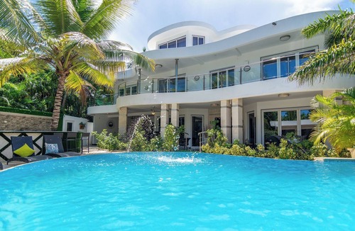 El Batey Villa | Luxury 7 bedrooms villa in Sosua center