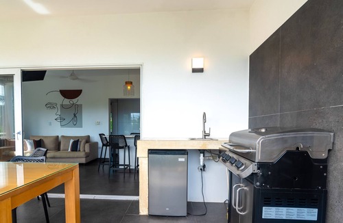 La Iglesia Apartment | Luxury apartment/3 BED A/C - 3 BATH/Pool/80 m beach-restaurants/Wifi