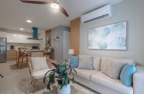 El Soco Apartment | Luxury Beach Apt | Walk to Beach + Pool & Jacuzzi
