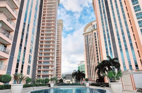 Pinagsama Condo | Luxury BGC Condo Near Venice Mall #vlra22e