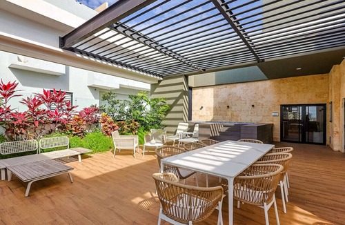 Downtown Santo Domingo Apartment | Luxury Centric Apt with Pool, Full AC, Fast Wi-Fi, Stunning City Views