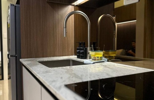 Bonifacio Global City Apartment | Luxury condo with gym,WiFi,NETFLIX at Park Mckinley West, Venice, SM Aura BGC