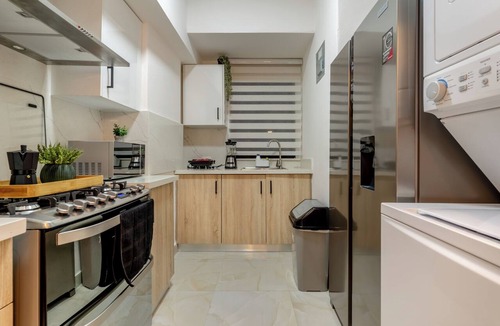 La Arboleda Condo | Luxury Downtown Stay ~ 11th FL ~ Jacuzzi, Gym, City Views @Naco