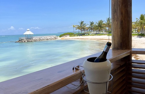 Cap Cana Marina Apartment | Luxury Marina & Beach 2 bedroom Apartment! 3 min easy WALK to the beach & pool!