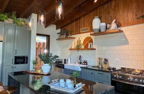 Jarabacoa Ski Chalet | Luxury Mountain Villa in Monteverde Jarabacoa, Jacuzzi, BBQ & Stunning Views