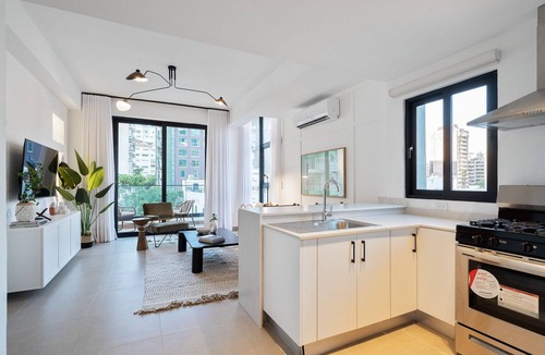 Yolanda Morales Condo | Luxury-Pool-Gym-View-Piantini-CityCenter-YellowKey