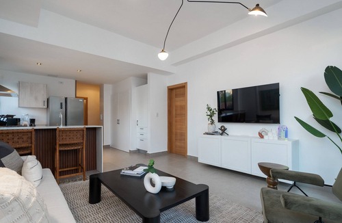 Yolanda Morales Condo | Luxury-Pool-Gym-View-Piantini-CityCenter-YellowKey