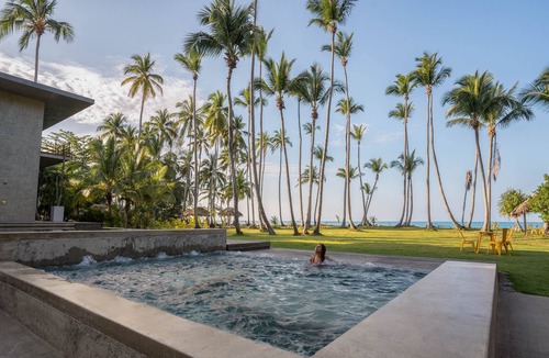 Las Terrenas Villa | Luxury Villa Beach Front 12 Bedrooms, Giant Jacuzzi