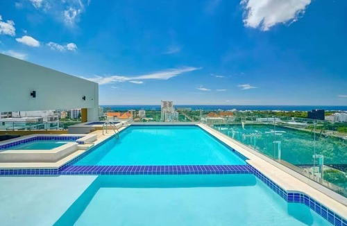 Sarasota Apartment | LuxuryPlus Bella Vista 2BDR 2 Jacuzzi Poolinfinity
