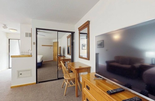 West End Cabin | Main Street gem - pool & hot tub - walk to lifts, dog-friendly, balcony