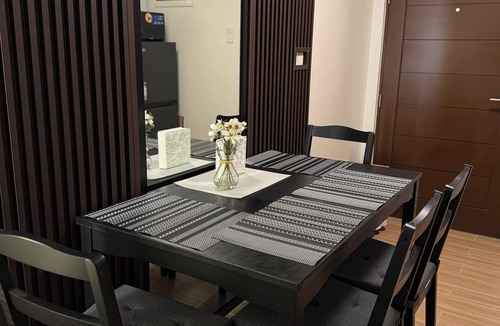 Carmona Condo | Maison Angela Suite, Your Cozy Escape with Gym, Pools, Skate Space & Movies