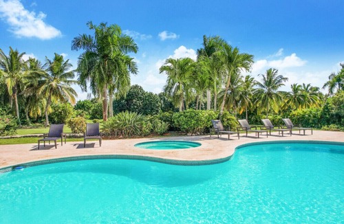 Casa de Campo Villa | Mangos 11A: Luxury retreat with pool, Jacuzzi, full staff & golf cart