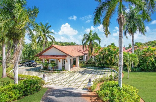 Casa de Campo Villa | Mangos 11A: Luxury retreat with pool, Jacuzzi, full staff & golf cart