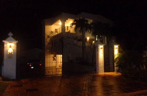 Costambar House | MANSION $225 COSTAMBAR NO DEPOSIT INVERTER BACKUP