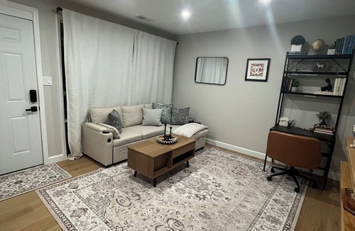 Falls Church Apartment | Maranatha Enjoyable 1-bedroom apartment with AC in charming Falls Church