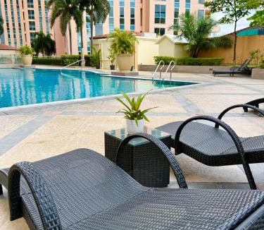 Pinagsama Apartment | McKinley Hill BGC 1BR Pool, Gym, Sauna Sleeps 3
