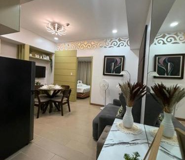 Pinagsama Apartment | McKinley Hill BGC 1BR Pool, Gym, Sauna Sleeps 3