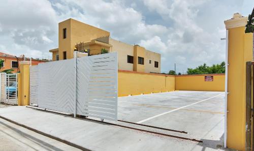Corales del Sur Apartment | Modern 1-Bedroom Apartment with Private Balcony Fast Wi-Fi Santo Domingo Este