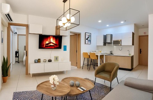 Viejo Arroyo Hondo Apartment | Modern Apartment in Arroyo Hondo with Pool Gym and Balcony