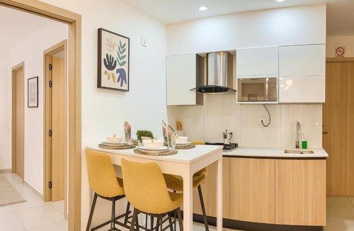 Viejo Arroyo Hondo Apartment | Modern Apartment in Arroyo Hondo with Pool Gym and Balcony