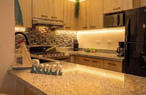 Villa Hermosa Apartment | Modern Family 3BR apt . Shared Pool . 15 minutes to the Beach