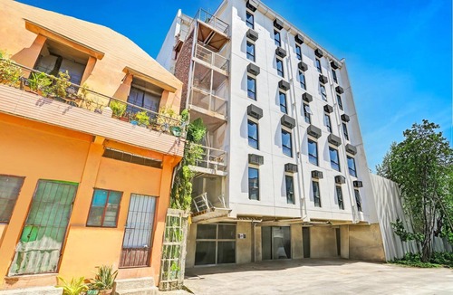 Pembo House | Modern Female Bunk for a Stylish Makati Escape