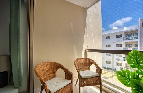 Los Frailes Apartment | Modern Minimalist Retreat in the Heart of the City