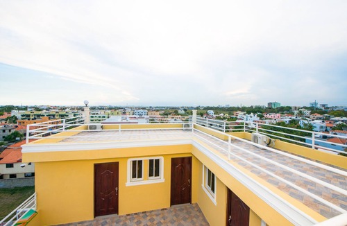 Corales del Sur Apartment | Modern Studio Near Airport Fast WiFi Generator