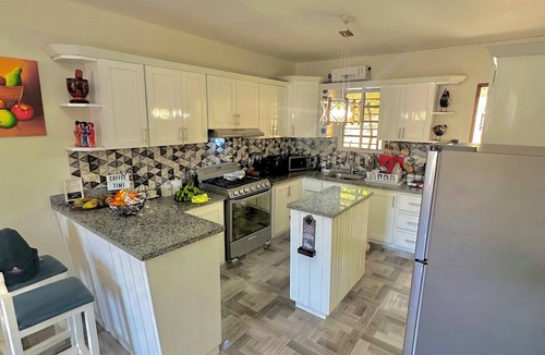 Jarabacoa Cabin | Mountain view villa with HOT Jacuzzi and 3bedroom